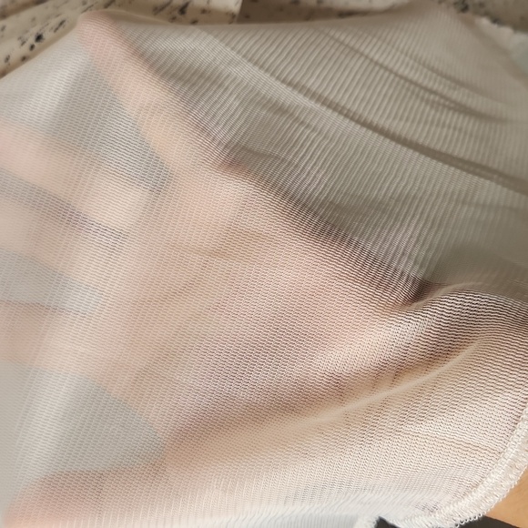 Lush Women's Cream/Black  V-Neck Trim Speckled Pattern Tunic Blouse Size S - Picture 8 of 15